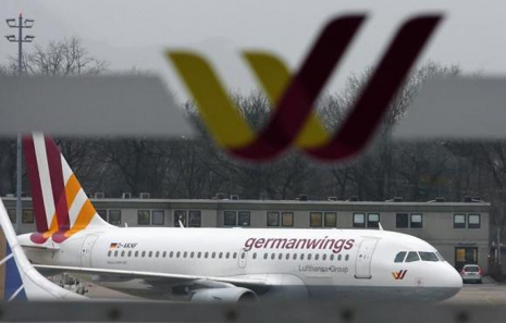 Germanwings plane crashes in France, up to 150 feared dead